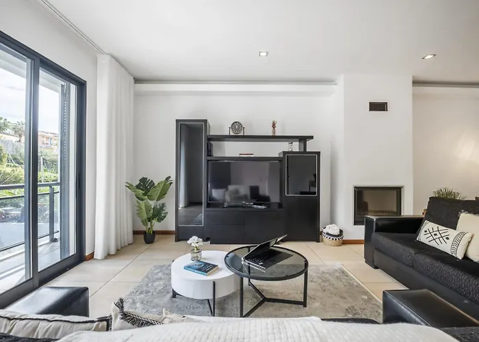 Til By Homie Funchal (Madeira)