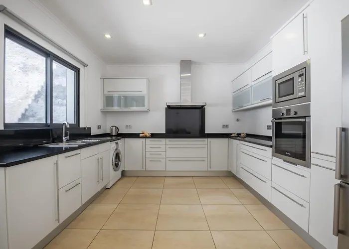 Til By Homie Funchal (Madeira)