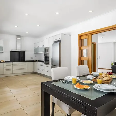 Semesterbostad Til By Homie