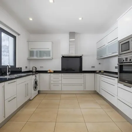 Til By Homie Funchal (Madeira)